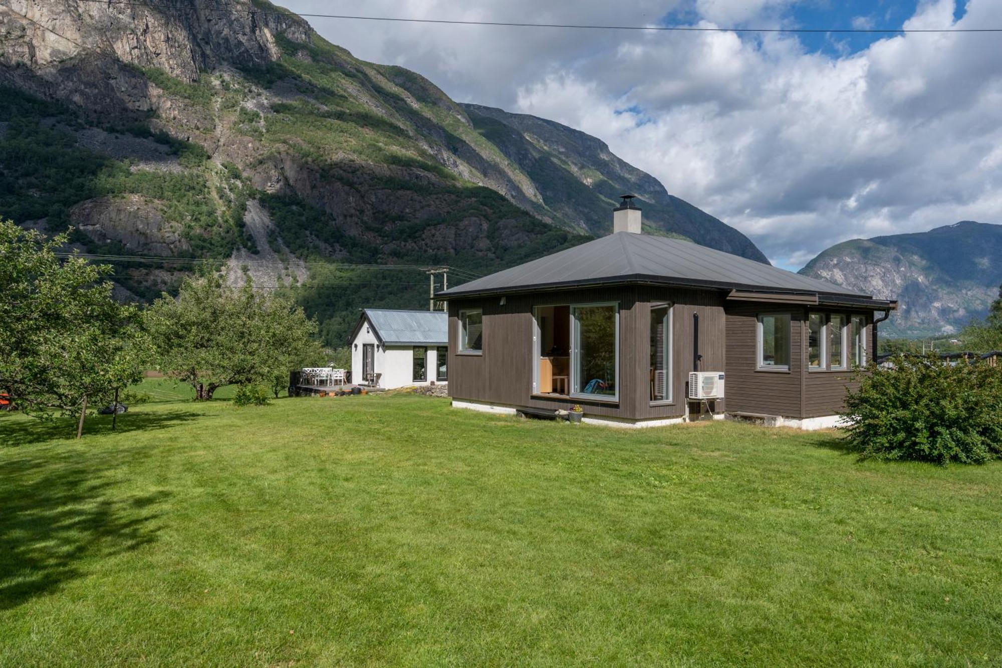 Jordeplegarden Holiday Home - Part Of A Farm - Two Buildings - Close To Flam Lærdalsøyri Exterior foto