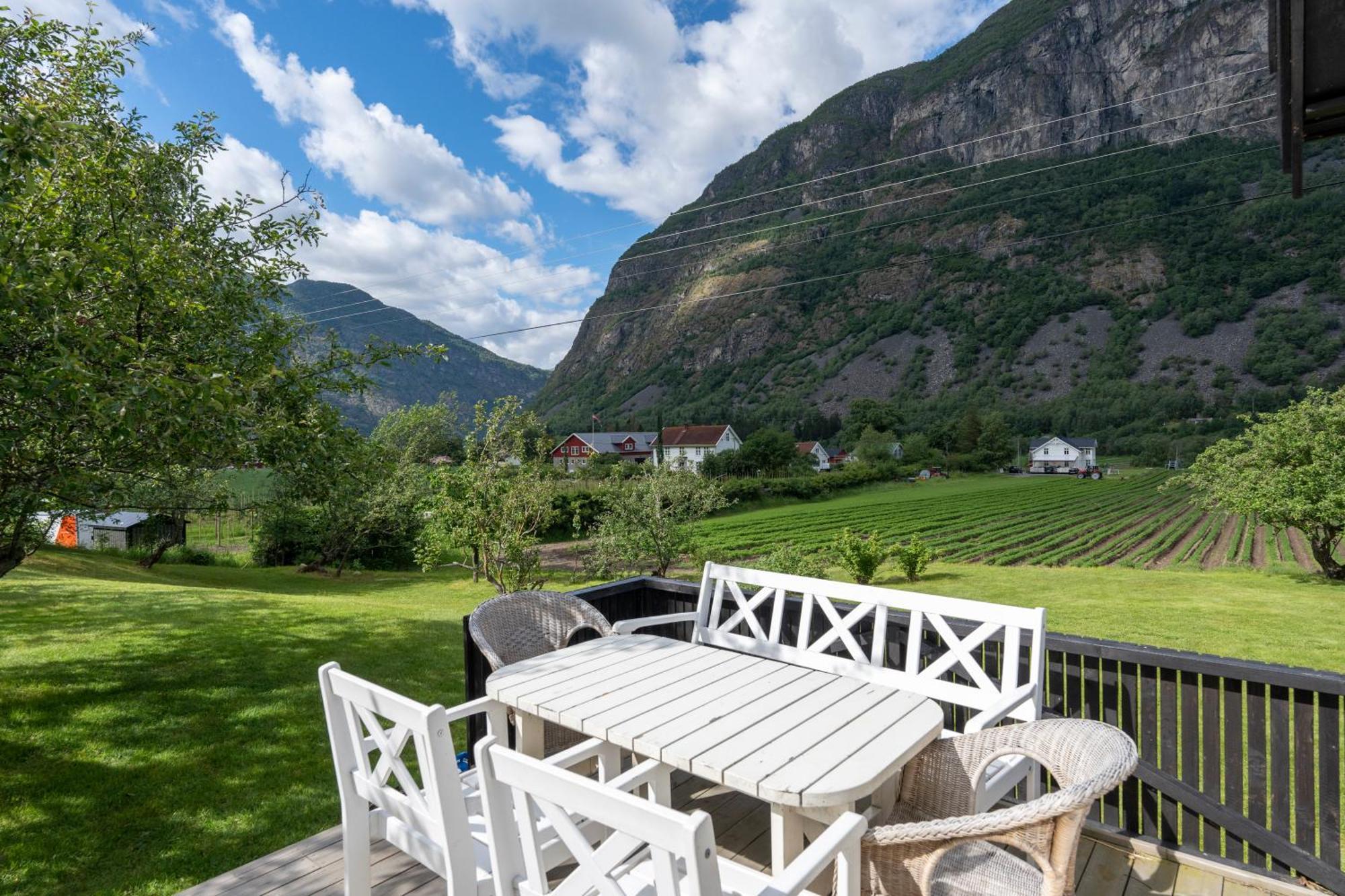 Jordeplegarden Holiday Home - Part Of A Farm - Two Buildings - Close To Flam Lærdalsøyri Exterior foto