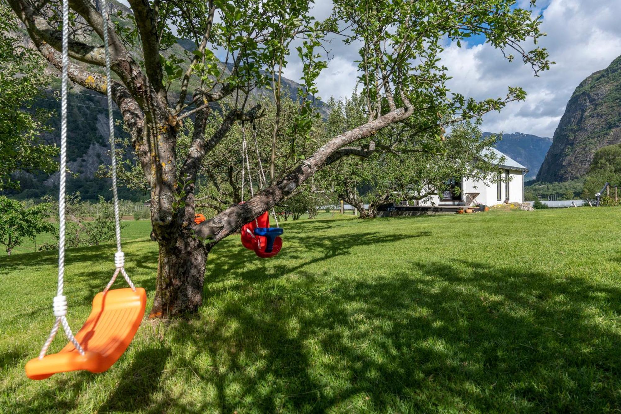 Jordeplegarden Holiday Home - Part Of A Farm - Two Buildings - Close To Flam Lærdalsøyri Exterior foto