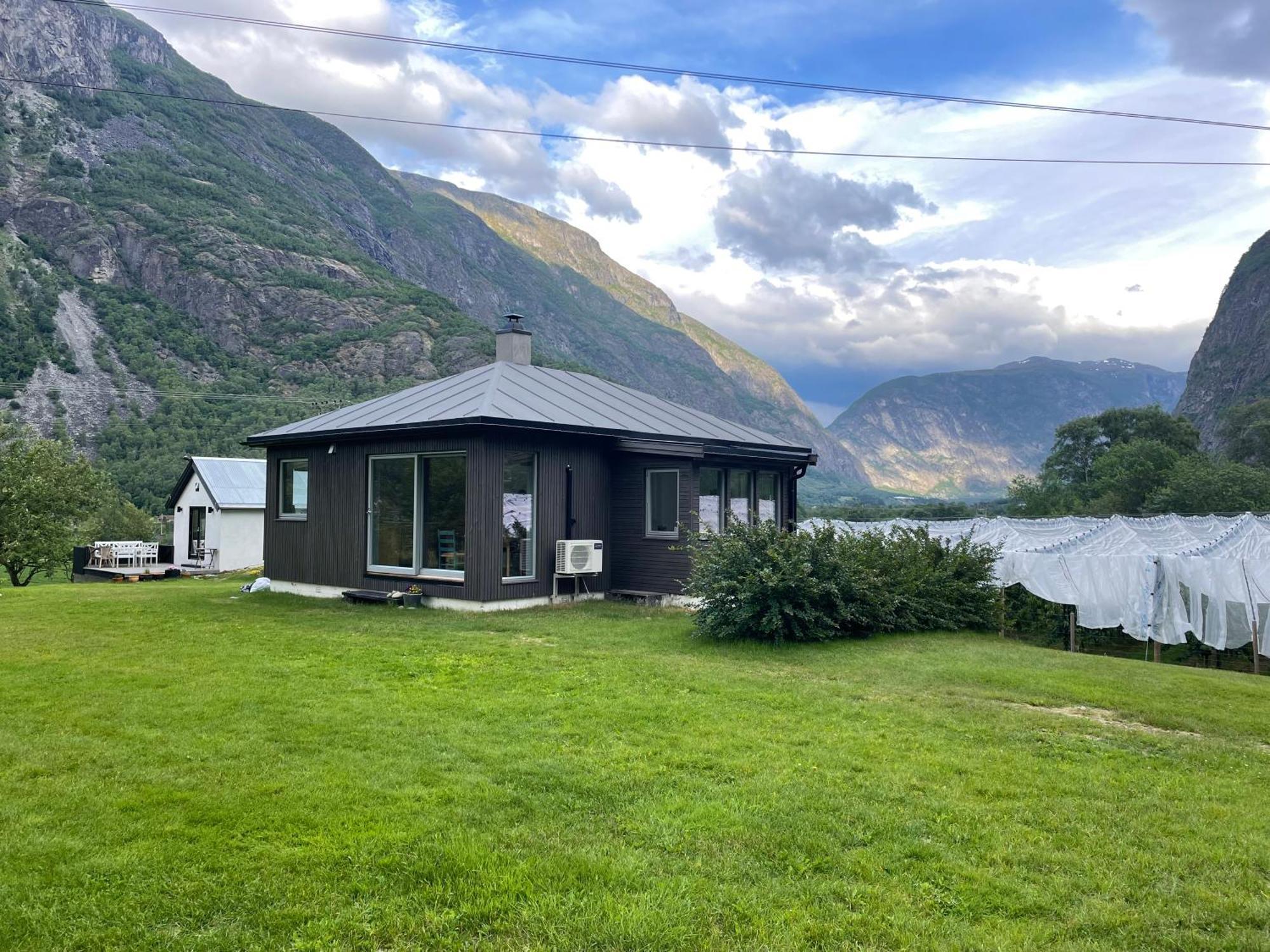 Jordeplegarden Holiday Home - Part Of A Farm - Two Buildings - Close To Flam Lærdalsøyri Exterior foto